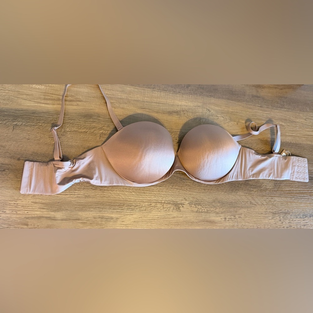 SKIMS Strapless Ultimate Push-up Bra - Picture 1 of 3
